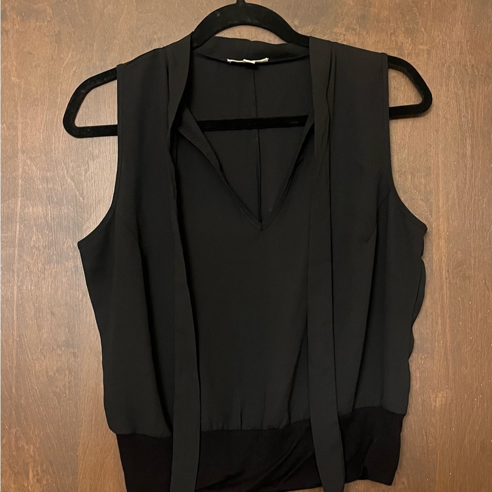 Zenana Outfitters Black Sleeveless Blouse